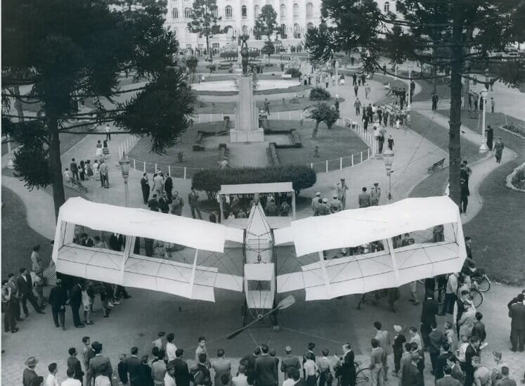 Réplica do 14-BIS, em Curitiba - 1956