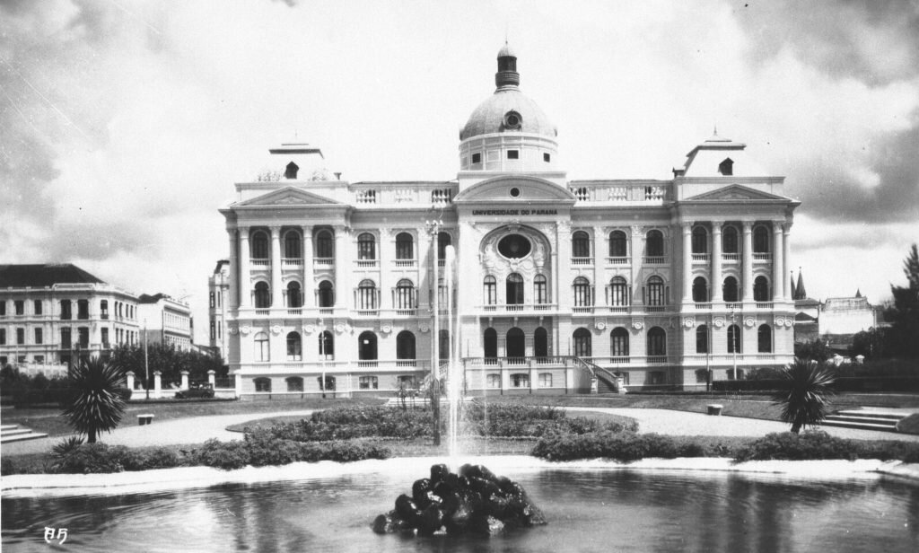 A primeira universidade do Paraná - Década de 1930