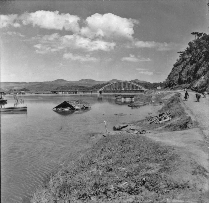 Ponte sobre o rio Iguaçu, em União da Vitória - 1957