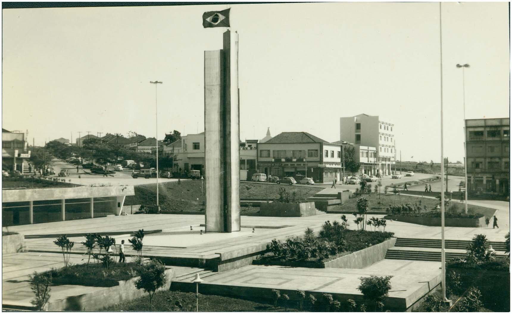 Praça Santos Dumont, em Umuarama - 1976