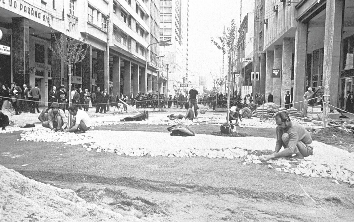 O fechamento da rua XV de Novembro, em Curitiba - Maio de 1972