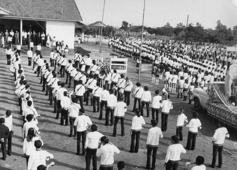 Desfile de 7 de setembro, em Paranacity - Década de 1970