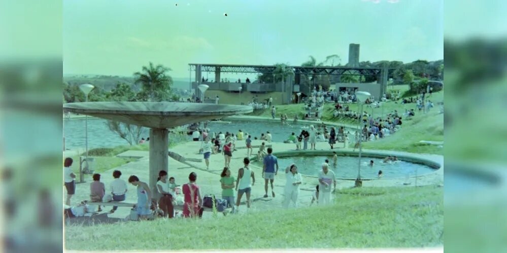 Piscinas no Parque Vila Velha, em Ponta Grossa - 1984
