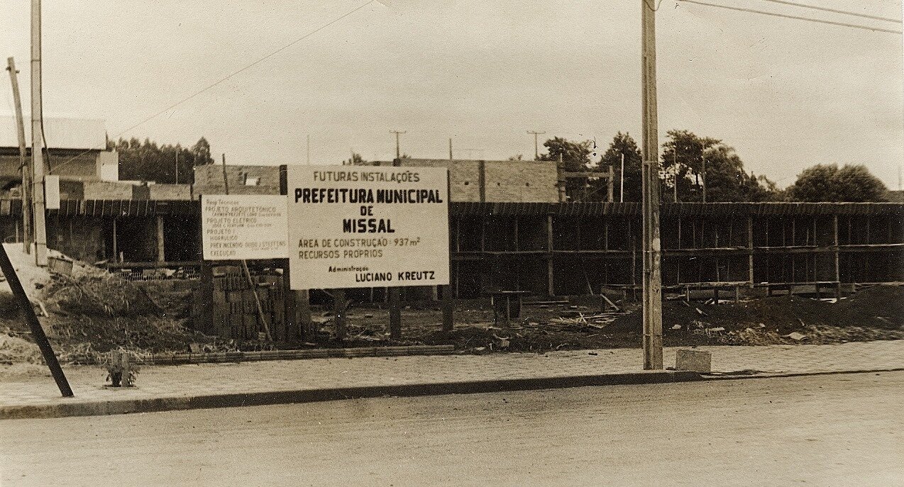 Construção da Prefeitura de Missal - Década de 1980