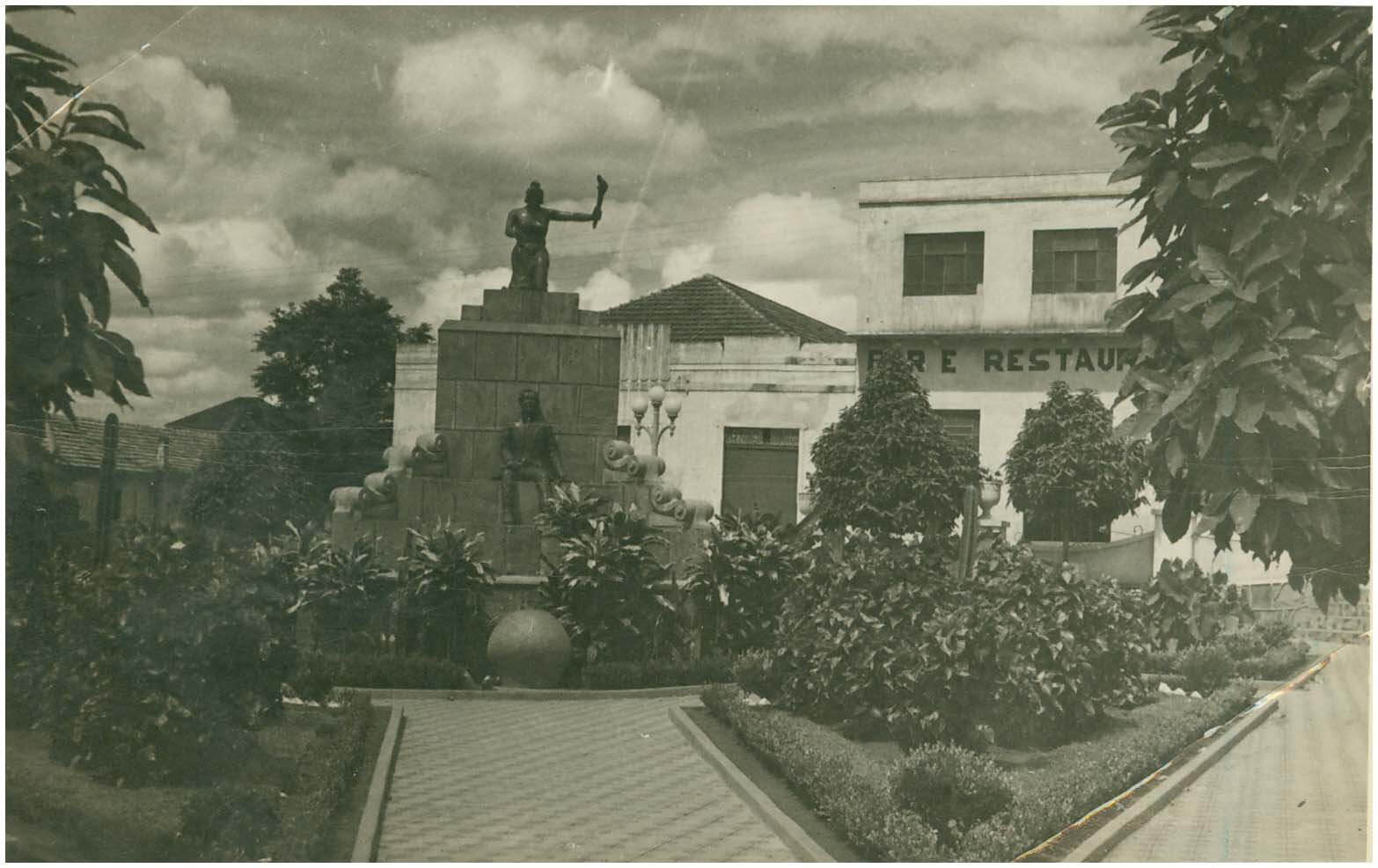 Praça Visconde de Mauá, em Apucarana - Anos 1970
