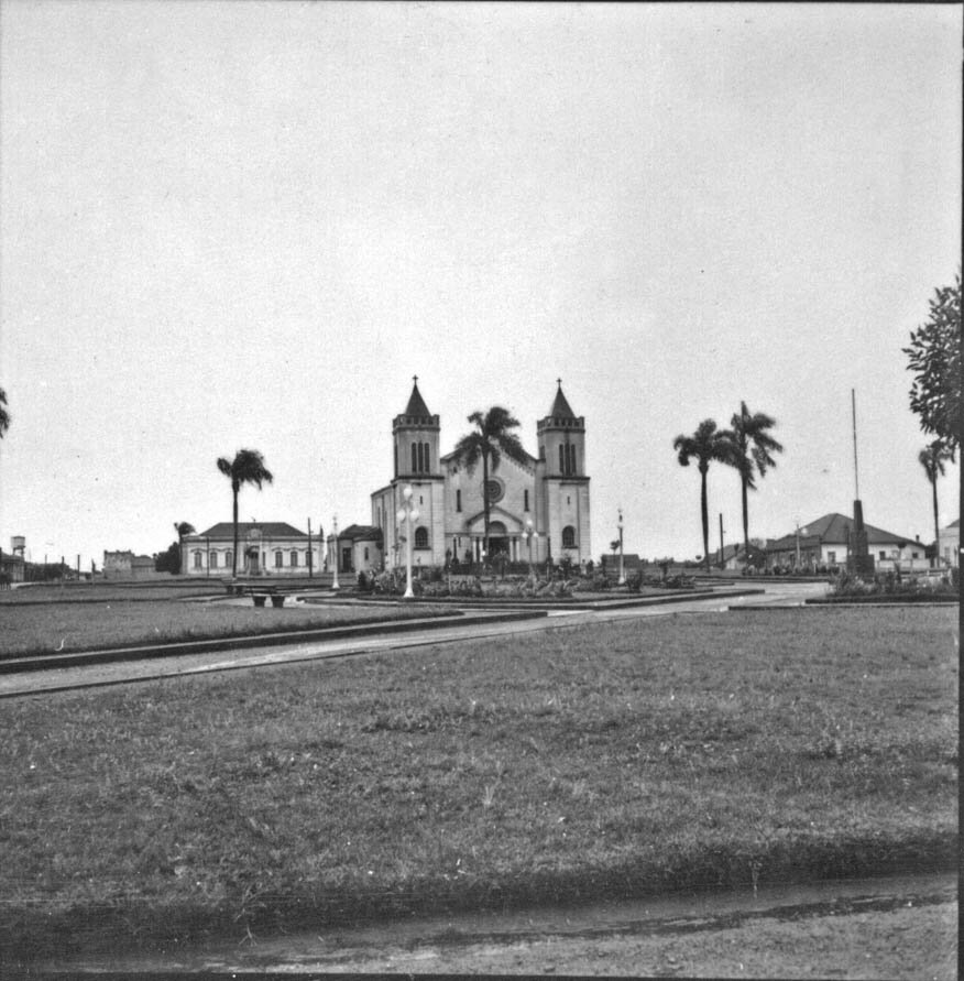 Paróquia Nossa Senhora dos Remédios, em Tibagi - 1957