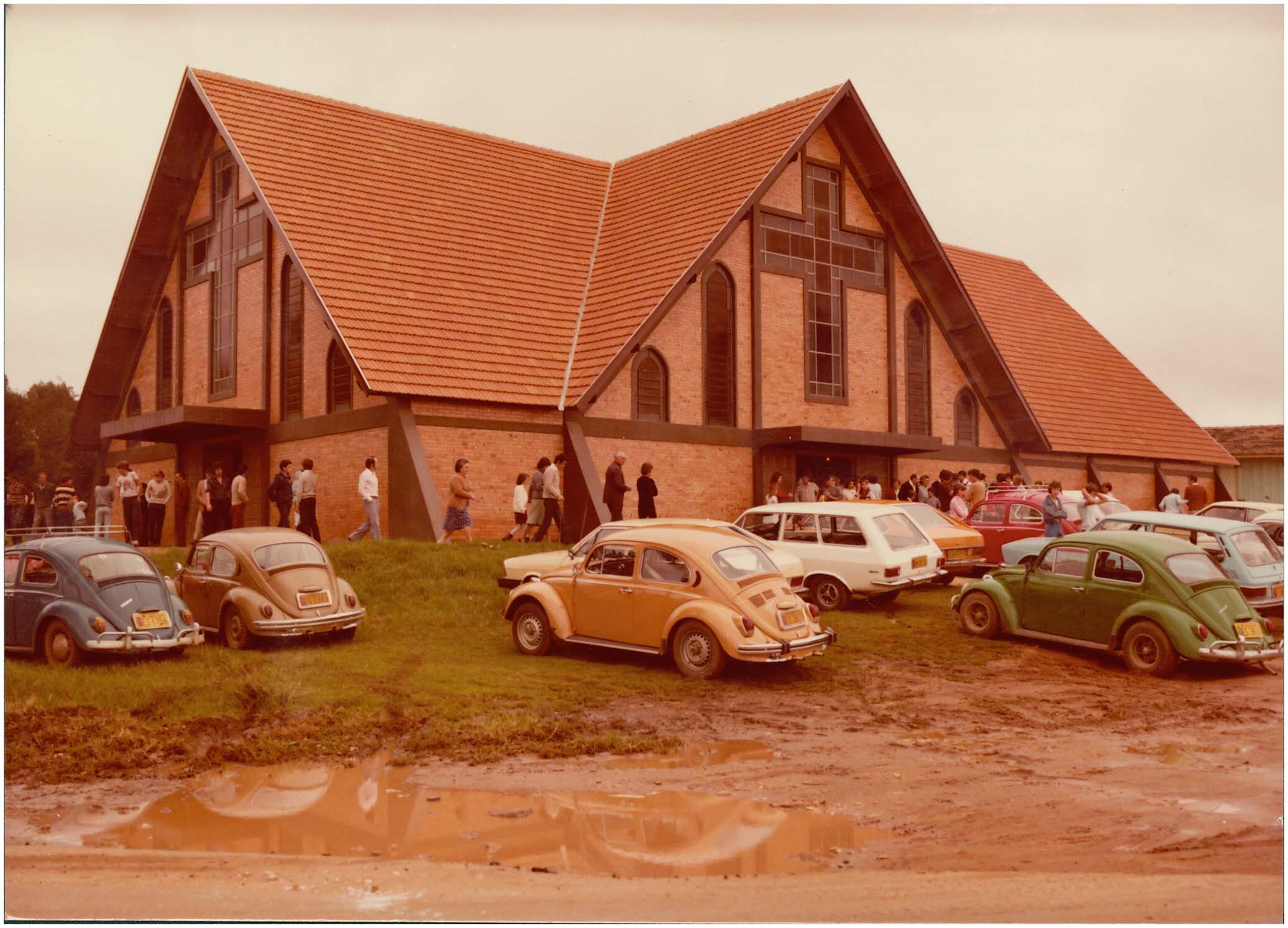 Igreja São Pedro e São Paulo, em Campo Largo - Década de 1980