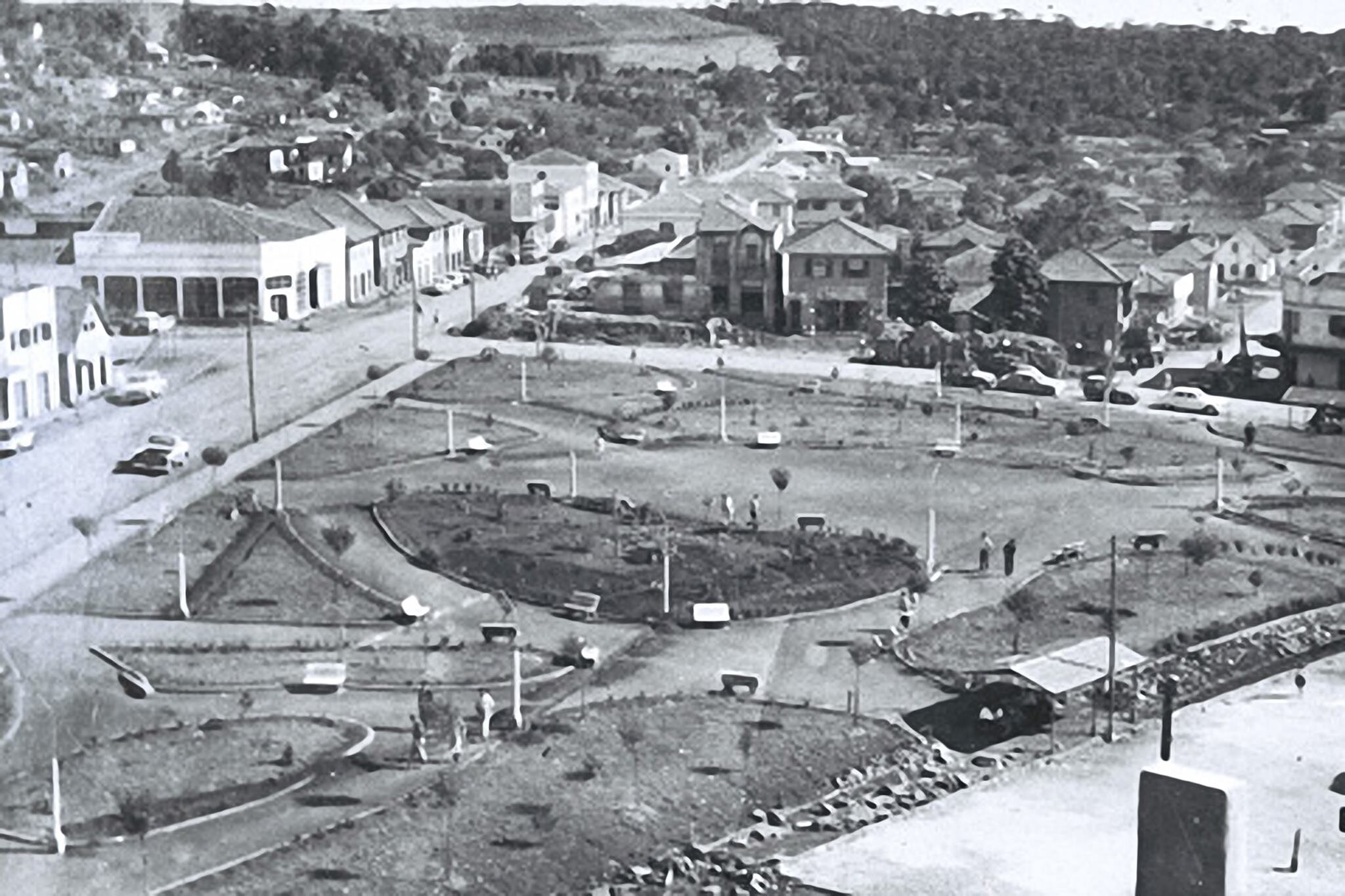 Construção da Praça Getúlio Vargas, em Pato Branco - Década de 1960