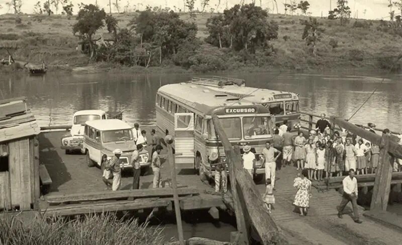 Balsa sobre o rio Ivaí - 1954