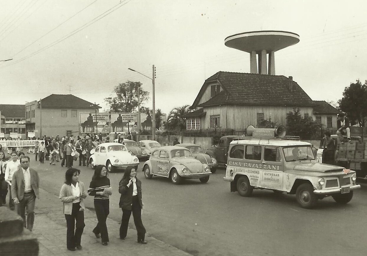 Desfile de 7 de setembro, em Apucarana - Década de 1970