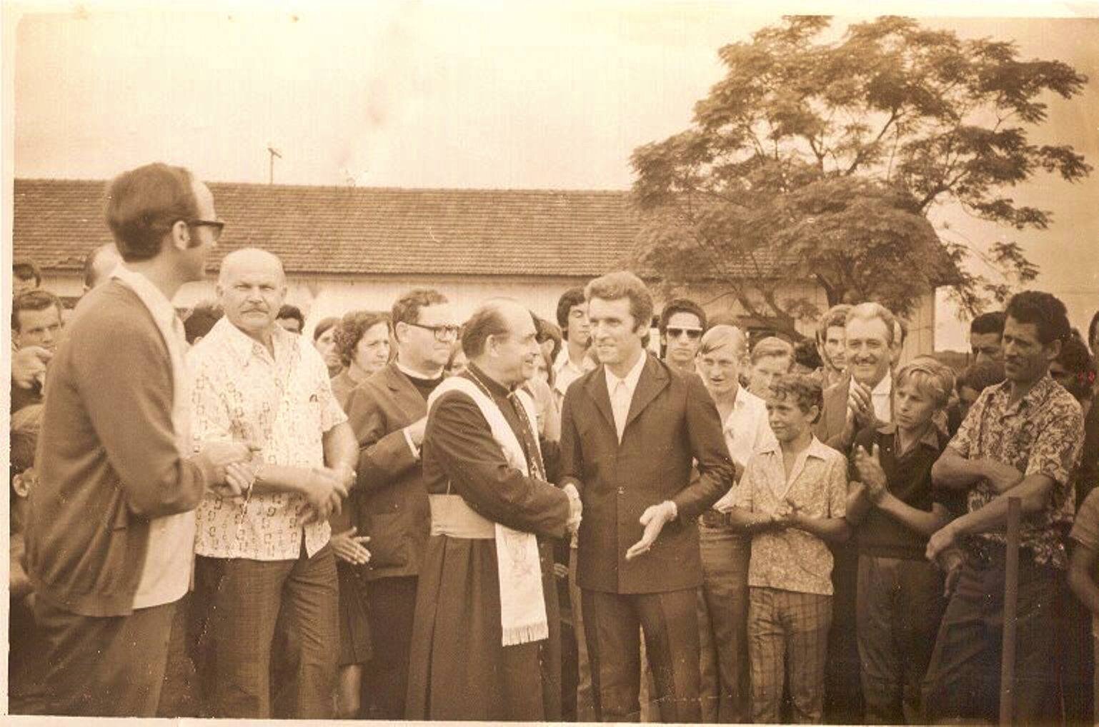 Lançamento da Pedra Fundamental da Igreja São Cristóvão, em Cascavel - 1973