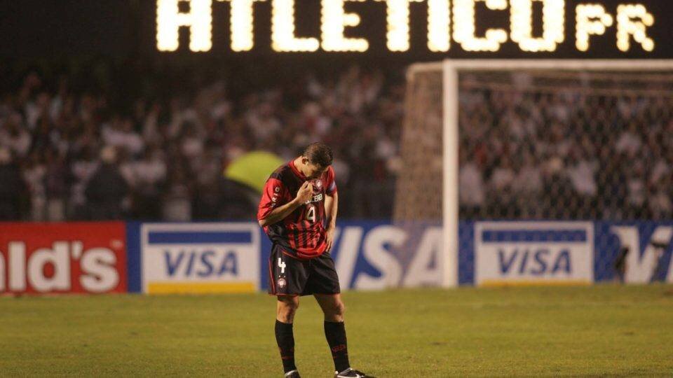 A primeira final internacional, mas fora do Paraná - 2005