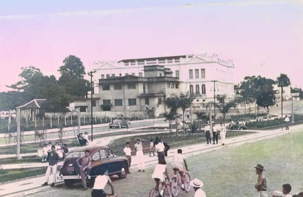 Avenida Arthur de Abreu, em Paranaguá - Década de 1950